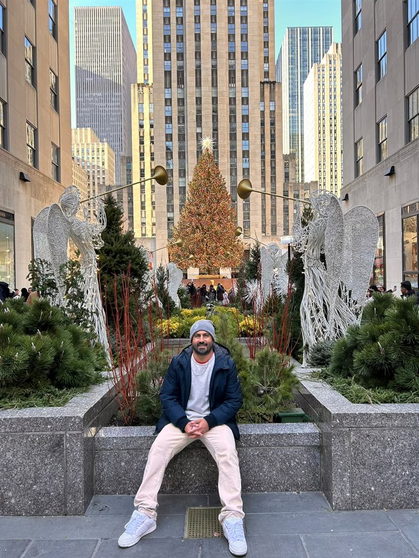 Leonel frente al árbol de Navidad del Rockefeller Center, Nueva York